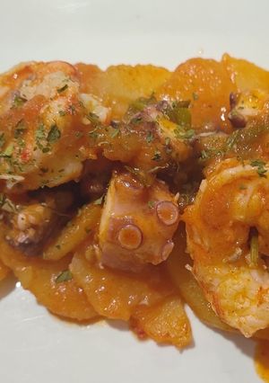 Foto principal de Pulpo y gambones con patatas