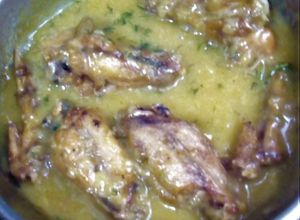 Una foto de Alas de Pollo🍗con Salsa de  Miel   y Mostaza. - Sin Horno-