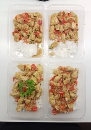A picture of Paprika-kookos-kanakastike.