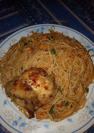 A picture of Spaghetti bolognese and marinated chicken.