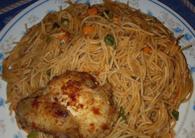 Spaghetti bolognese and marinated chicken