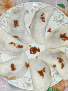 গুড় দিয়ে নারকেলের পুর ভরা ভাপা পিঠে (gur diye narkeler pur bhora bhapa pitha recipe in Bengali) রেসিপির প্রধান ছবি