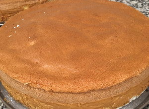 Una foto de Bizcochuelo básico para torta de cumpleaños