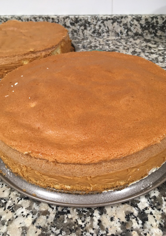 Una foto de Bizcochuelo básico para torta de cumpleaños