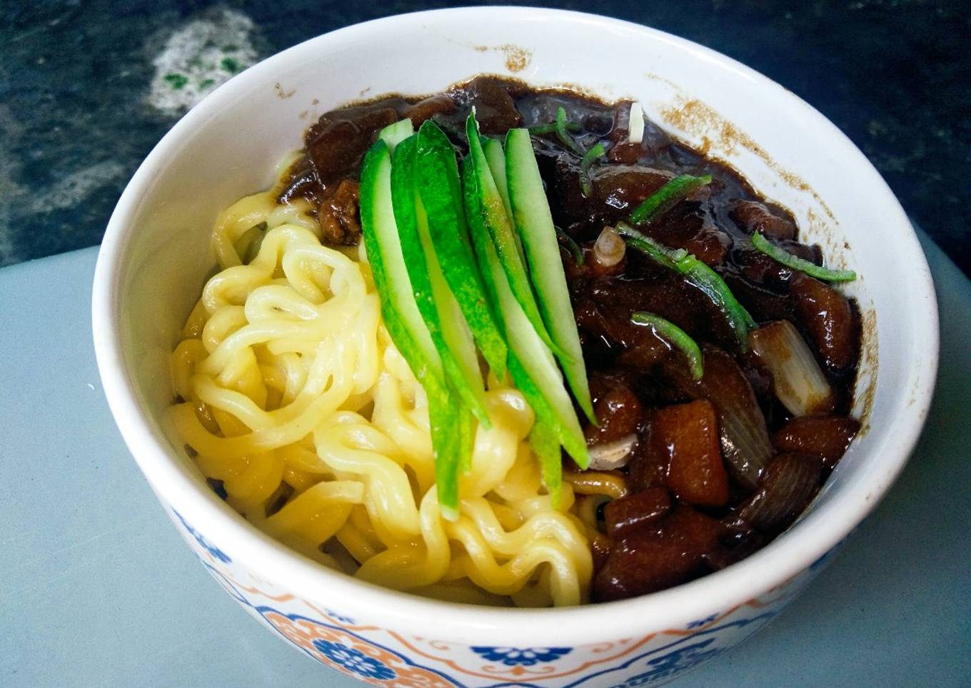Jjajangmyeon (Mie Hitam ala Korea)