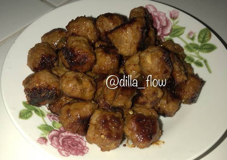 Bagaimana Menyiapkan Bakso Bakar, Enak