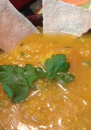 Una foto de Sopa de calabaza rústica