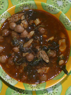 Una foto de Potaje de garbanzos, merluza y espinacas