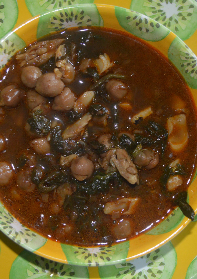Una foto de Potaje de garbanzos, merluza y espinacas