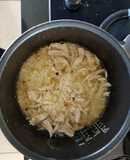 Cơm thịt gà nấu bằng nồi cơm điện