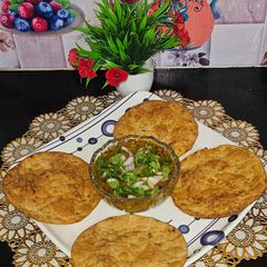 A picture of Dal pakwan.