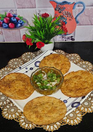 A picture of Dal pakwan.