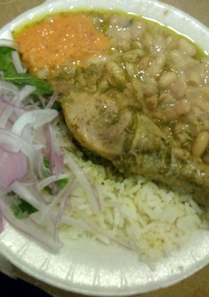 Una foto de Seco de pollo con frejoles a la chiclayana