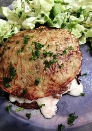 Une photo de Burger de pommes de terre