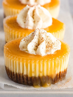 A picture of Mini Cheesecake with Biscoff Base.