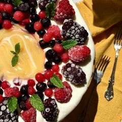 A picture of Easy peasy lemon cake 🍋.