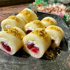 A picture of Mozzarella and Semolina Roll Cake.