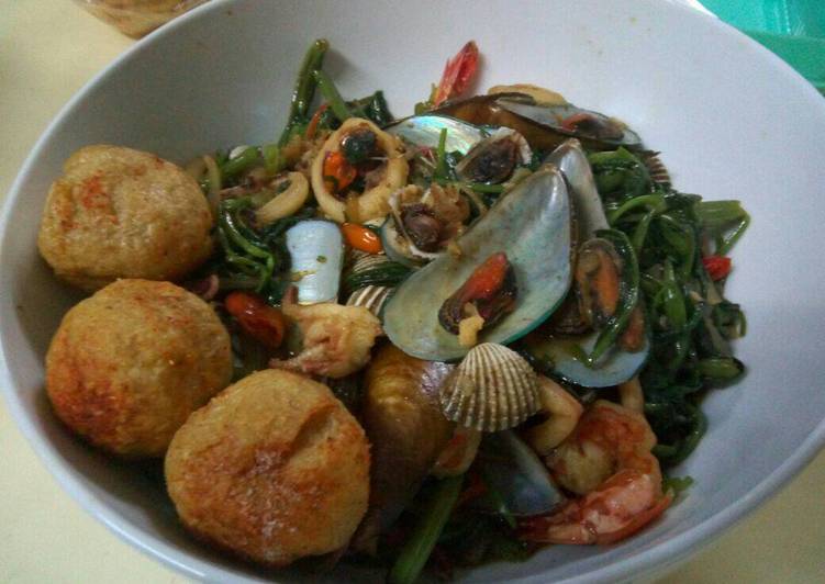 Sea food cah kangkung + tahu bulat