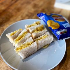 A picture of British crisp sandwich 🇬🇧.
