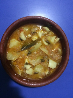 Una foto de Patatas guisadas con sepia