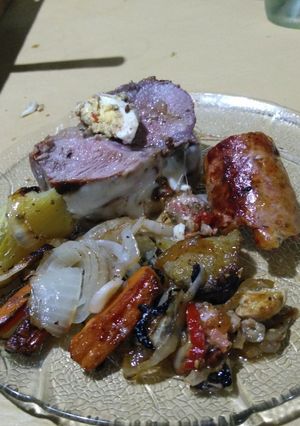Una foto de Colita de cuadril rellena al horno con papas batatas y zanahoria