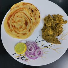A picture of Green Garlic Chicken Curry.