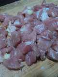 Curtido de carnes para guisados tipo ranchero de México