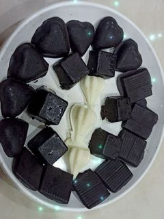 હોમ મેડ ચોકલેટ (Home made Chocolate Recipe In Gujarati) રેસીપી મુખ્ય ફોટો