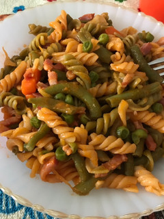 Una foto de Macarrones con verduras