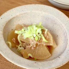 A picture of 【Japanese Food】Simmered Tuna and Japanese White Radish.
