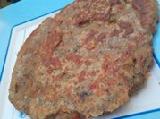 Una foto de hamburguesa de zucchini y zanahoria