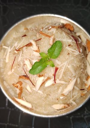 A picture of Sooji ka halwa.