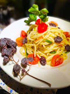 Una foto de Ensalada Vegana de Espaguetis con Vinagreta de Lima