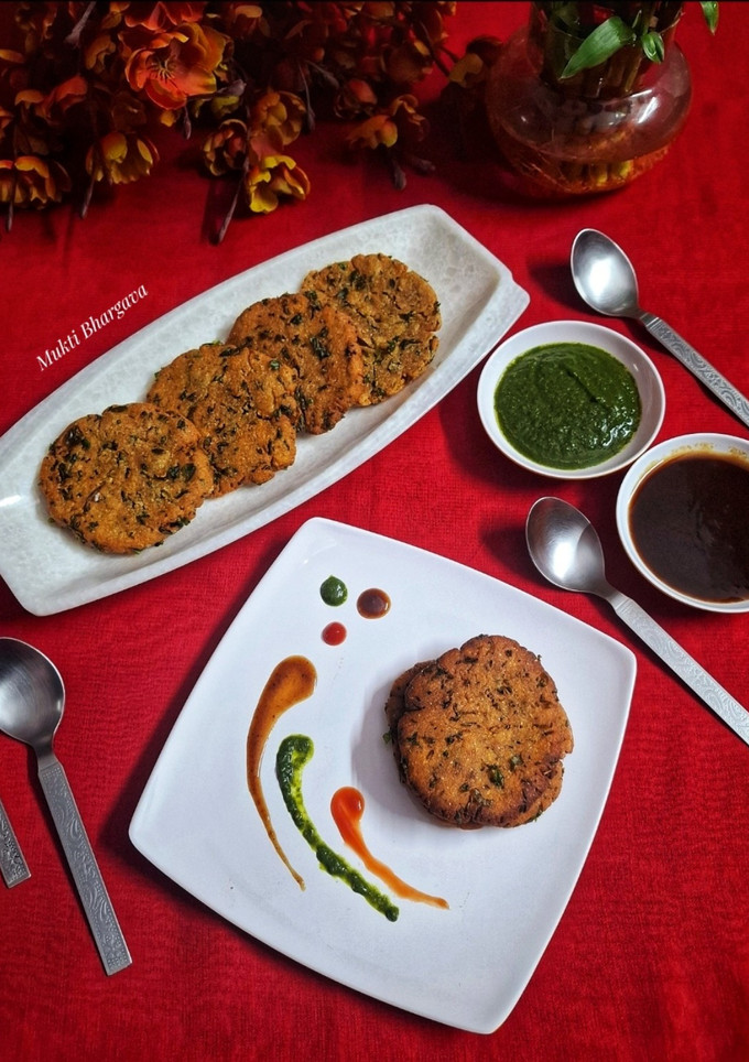 ज्वार आटे से बनी क्रिस्पी मेथी टिक्की रेसिपी मुख्य फोटो