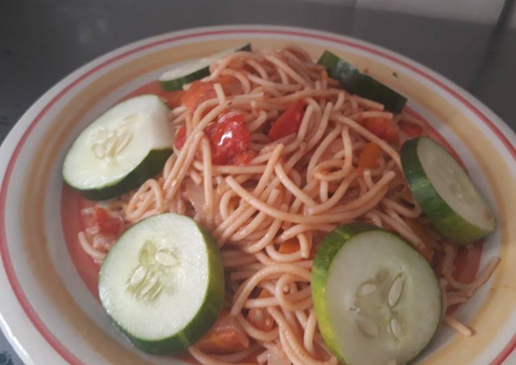 Spagetti with cucumber