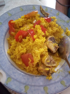 Una foto de Arroz brillante con pollo