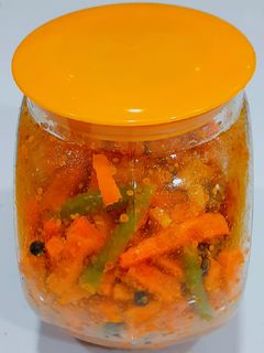 લીલી હળદર નું અથાણું (Lili Haldar Athanu Recipe In Gujarati) રેસીપી મુખ્ય ફોટો