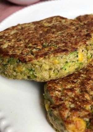 Una foto de Hamburguesas de brócoli, choclo y arroz