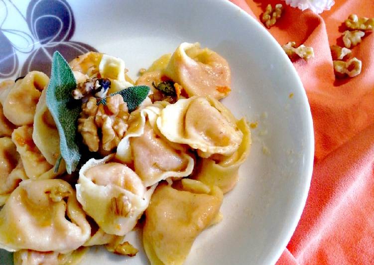 Recipe of Award-winning Tortelli di zucca alla salvia e noci