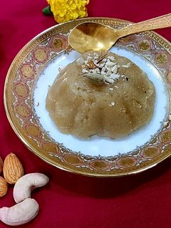आटा का हलवा(aata ka halwa recipe in hindi) रेसिपी मुख्य फोटो
