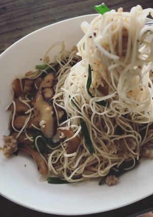 รูปของ ผัดหมี่เห็ดหอม#จานนี้ดีกินแล้วรวย