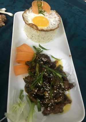 A picture of Mongolian beef.