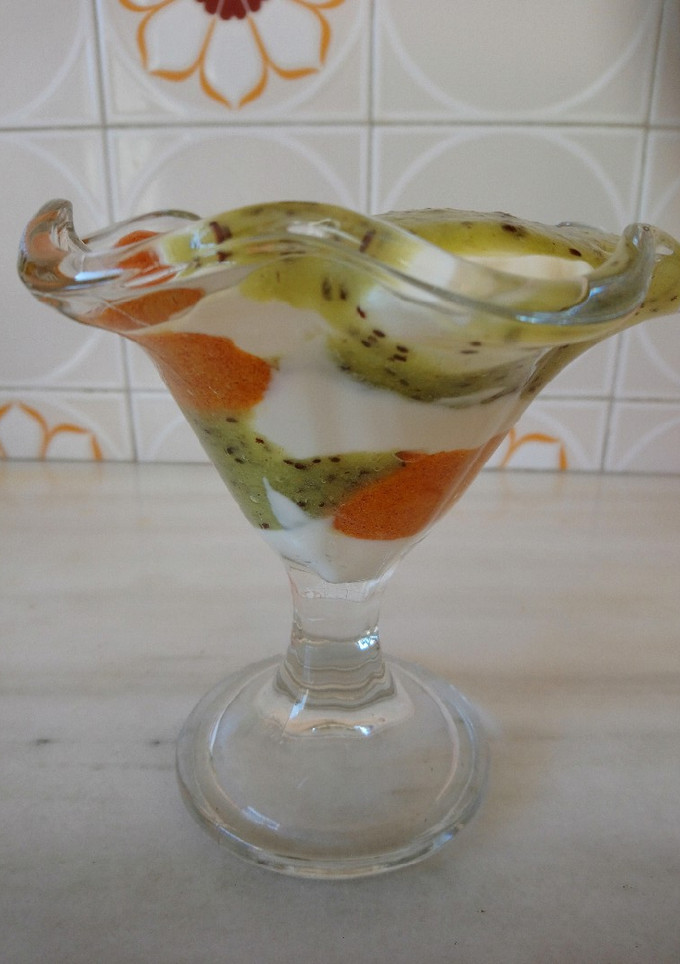 Una foto de Copa de kiwi y caqui