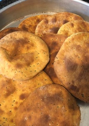 A picture of أقراص العيد القيامة Easter bread.