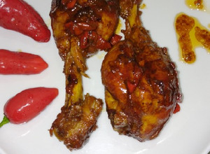 Una foto de Pollo caramelizado al ají topito de la casa