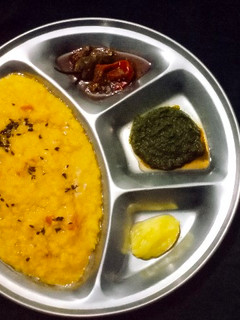 मूंग दाल खिचड़ी (moong dal khichdi recipe in HIndi) रेसिपी मुख्य फोटो