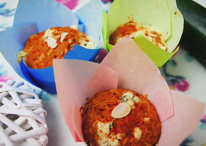 Cukkinis muffin, kéksajttal recept foto