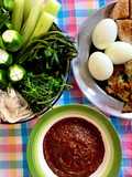 น้ำพริกตาแดงมะแขว่นปลาย่าง🌶️🧄ทานกับชะอมไข่ 🥚ไข่ต้ม และหมูยอเซเว่น😅