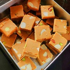 A picture of Besan burfi.