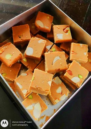 A picture of Besan burfi.